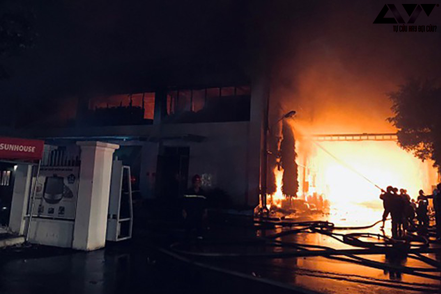 Cháy lớn ở khu công nghiệp Tân Tạo